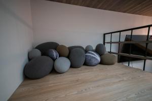Uma área de estar em QBE B&B