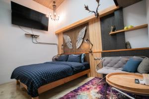 Cama ou camas em um quarto em QBE B&B