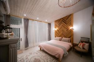 Cama ou camas em um quarto em QBE B&B