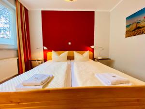 a bedroom with a large bed with two towels on it at Ferienwohnung - Strandoase in Heringsdorf