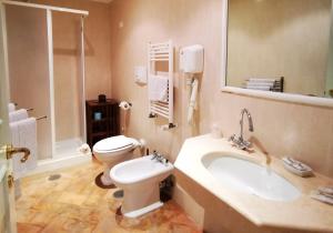 Koupelna v ubytování Hotel Terme di Stigliano
