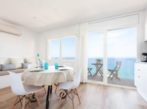 Gallery image of LA CALA BEACH DELUXE Apartments in L'Ametlla de Mar