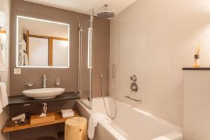 Vannituba majutusasutuses Hotel Allalin Saas-Fee