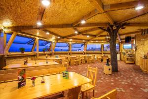 Restaurace v ubytování Debeli Dab