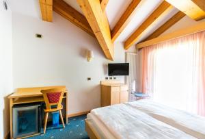 Ένα ή περισσότερα κρεβάτια σε δωμάτιο στο Garni Aritz