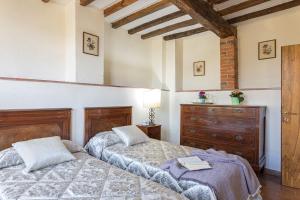A bed or beds in a room at Villa Il Noce