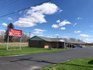 a motel sign in front of a motel at Harcourt Motel in Mount Vernon