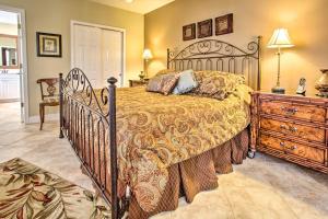 Cama o camas de una habitación en Tranquil Punta Gorda Condo with Lanai and Marina Views