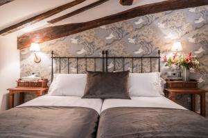 Postel nebo postele na pokoji v ubytování Hotel Venta de Ulzama + 33 fotografií