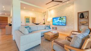 TV a/nebo společenská místnost v ubytování Maui Westside Presents - Luana garden Villa 8B