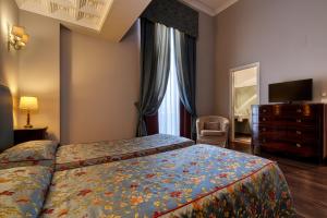 Postel nebo postele na pokoji v ubytování Decumani Hotel De Charme + 31 fotografií