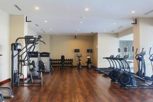 O centro de fitness e/ou as comodidades de fitness de The Luxton Cirebon Hotel and Convention