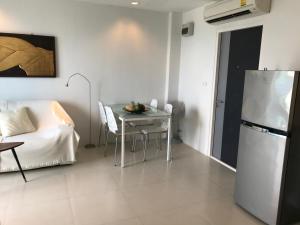 Kuchyň nebo kuchyňský kout v ubytování GrandBlue Condominium Mae Phim TOP FLOOR WITH SEA VIEW 706