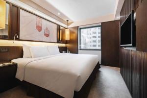 Μια τηλεόραση ή/και κέντρο ψυχαγωγίας στο Eaton HK
