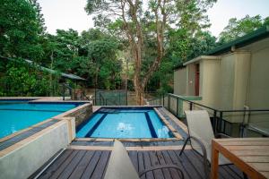 Bazén v ubytování Serenique Resort Kandy nebo v jeho okolí