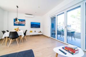 TV a/nebo společenská místnost v ubytování Apartment 'Holiday Above Dubrovnik'