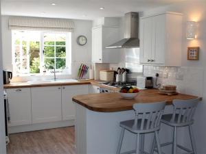 Ett kök eller pentry på Granary Cottage