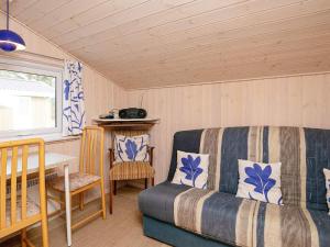 Posezení v ubytování 7 person holiday home in Hjørring-By Traum