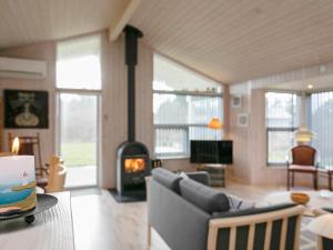 Posezení v ubytování 7 person holiday home in Hjørring-By Traum