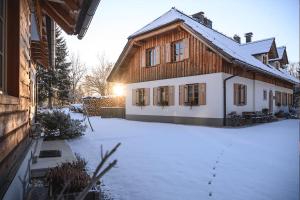 
L'établissement Alpine Homestead en hiver
