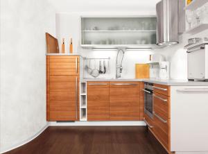 Η κουζίνα ή μικρή κουζίνα στο Landhaus Residenz Kirchsee Sommerloft +13 φωτογραφίες