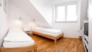 Postel nebo postele na pokoji v ubytování Landhaus Residenz Kirchsee Morgenstern