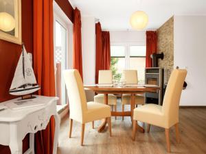 Χώρος καθιστικού στο Inselhäuser Kaltenhof Inselhaus Poel 2 +18 φωτογραφίες