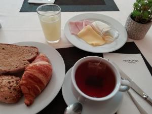 Comida no hotel ou em algum lugar perto
