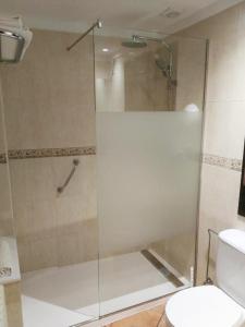 A bathroom at Hotel-Restaurante La Quadra