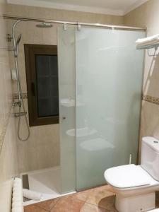 A bathroom at Hotel-Restaurante La Quadra