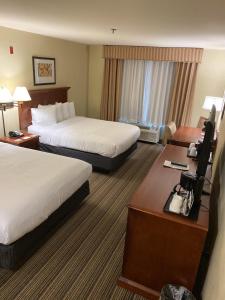 A bed or beds in a room at Country Inn & Suites by Radisson, Fort Worth, TX
