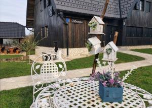 Vonkajšia záhrada v ubytovaní Plitvice Luxury Etno Garden