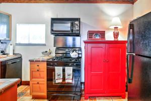 Gallery image of Walk to Attractions Tropical Lake Worth Hideaway! in Lake Worth +17 photos