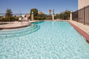 The swimming pool at or close to Holiday Inn Express Lake Worth NW Loop 820, an IHG Hotel
