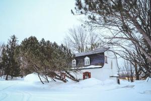 Gallery image of Le Clos des Brumes Chalet in Chateau Richer