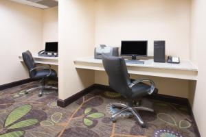 The business area and/or conference room at Holiday Inn Express Hotel & Suites Minot South, an IHG Hotel