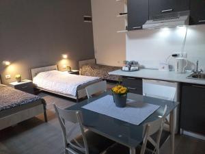 Ένα ή περισσότερα κρεβάτια σε δωμάτιο στο Apartman Stari most - Old Bridge