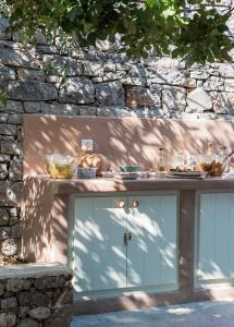 a building with a counter with food on top of it at Palaeopoli Villas in Avlemonas