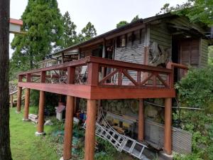 a house with a deck on the side of it at みなみ野フィールズ不動坂 in Nachikatsuura