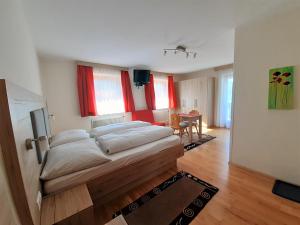 Postel nebo postele na pokoji v ubytování Haus Christine