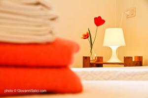 A bed or beds in a room at SANTANGELA Hostel & Rooms