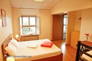 A bed or beds in a room at SANTANGELA Hostel & Rooms