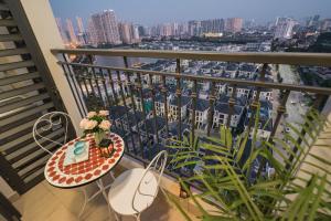 Балкон или терраса в BOM HOMES- VINHOMES GREENBAY- Service Apartment