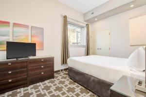 Cama o camas de una habitación en The Willowdale Hotel Toronto North York