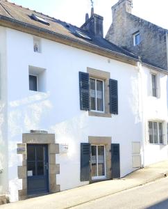 Gallery image of BOTOÙ KOAD, maison 2 ÉTOILES, WIFI gratuite, la MER, boulangerie, marché quotidien à 100 pas in Douarnenez