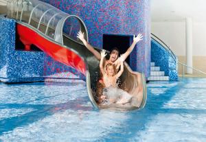 Kolam renang di atau dekat dengan Tauern Spa Hotel & Therme