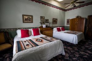 a bedroom with two beds and a dresser at Red Garter Inn in Williams