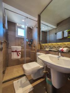 Hotel Avora Tree By Rivido Kempegowda Airport Road的一间浴室