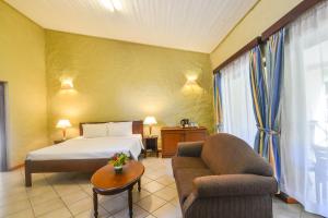 Postel nebo postele na pokoji v ubytování Berjaya Praslin Resort