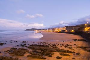 Gallery image of ZUBEROA- vistas, terraza y parking in Zarautz